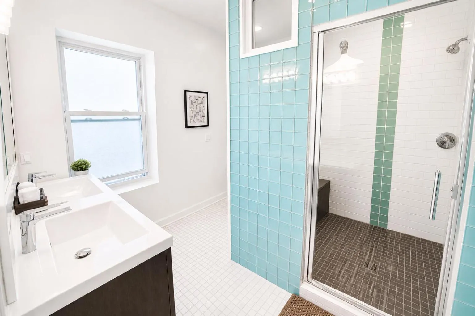 Bathroom in House 5863- Chicago's Premier Bed and Breakfast