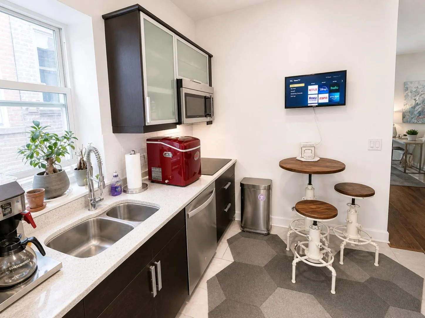 Communal kitchen in House 5863- Chicago's Premier Bed and Breakfast