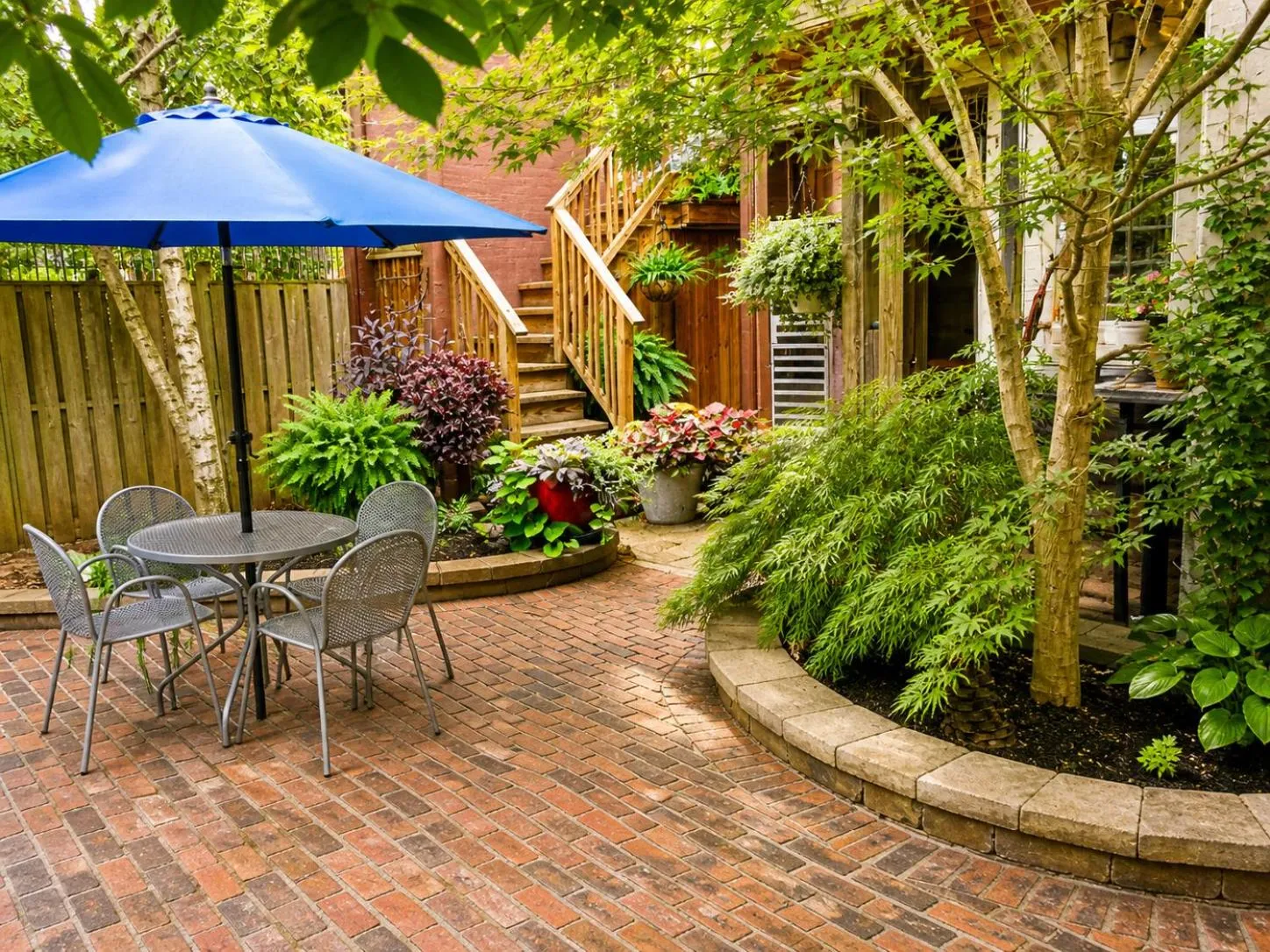 Garden in House 5863- Chicago's Premier Bed and Breakfast
