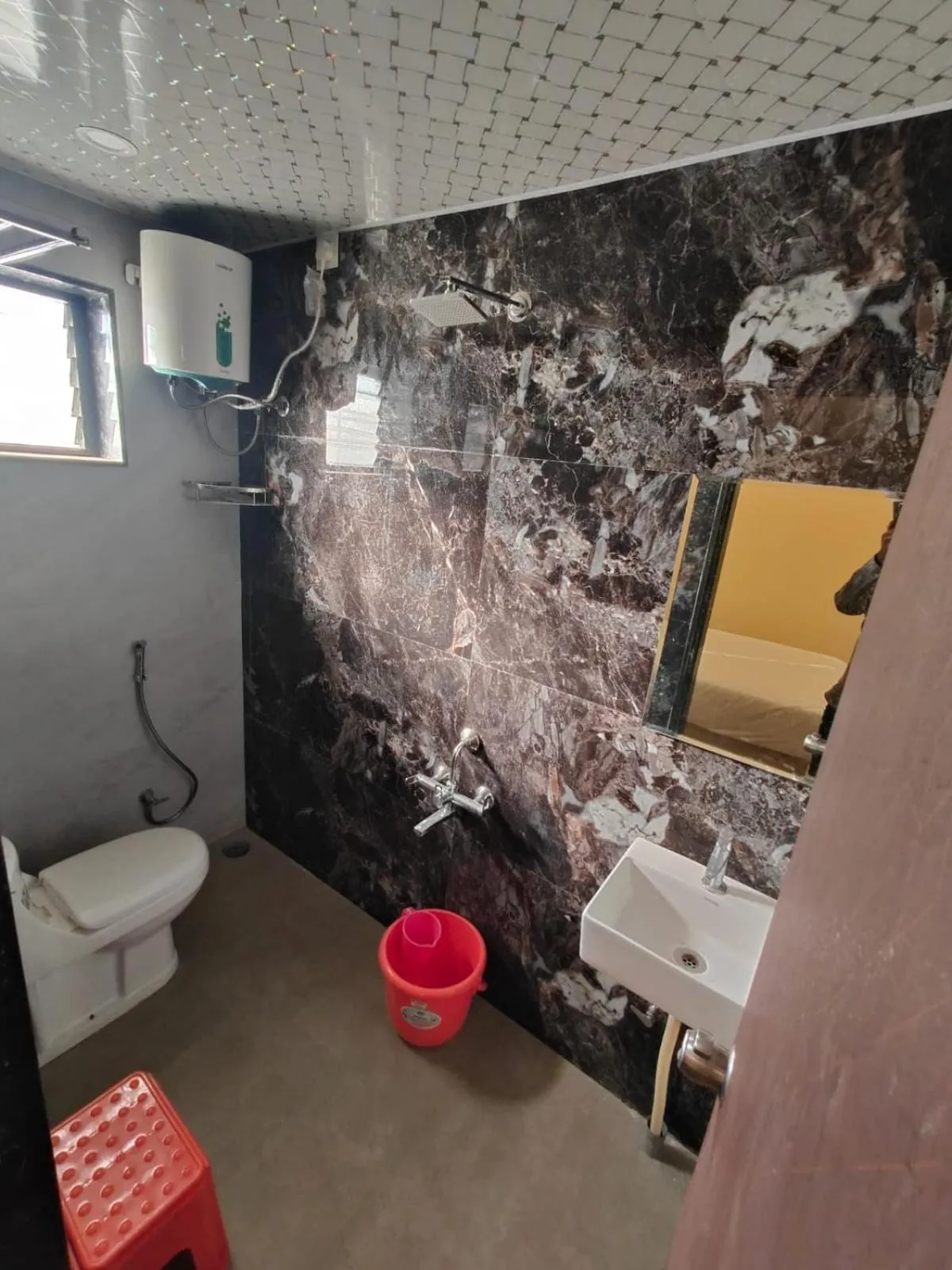 Toilet in Hotel Veeratn