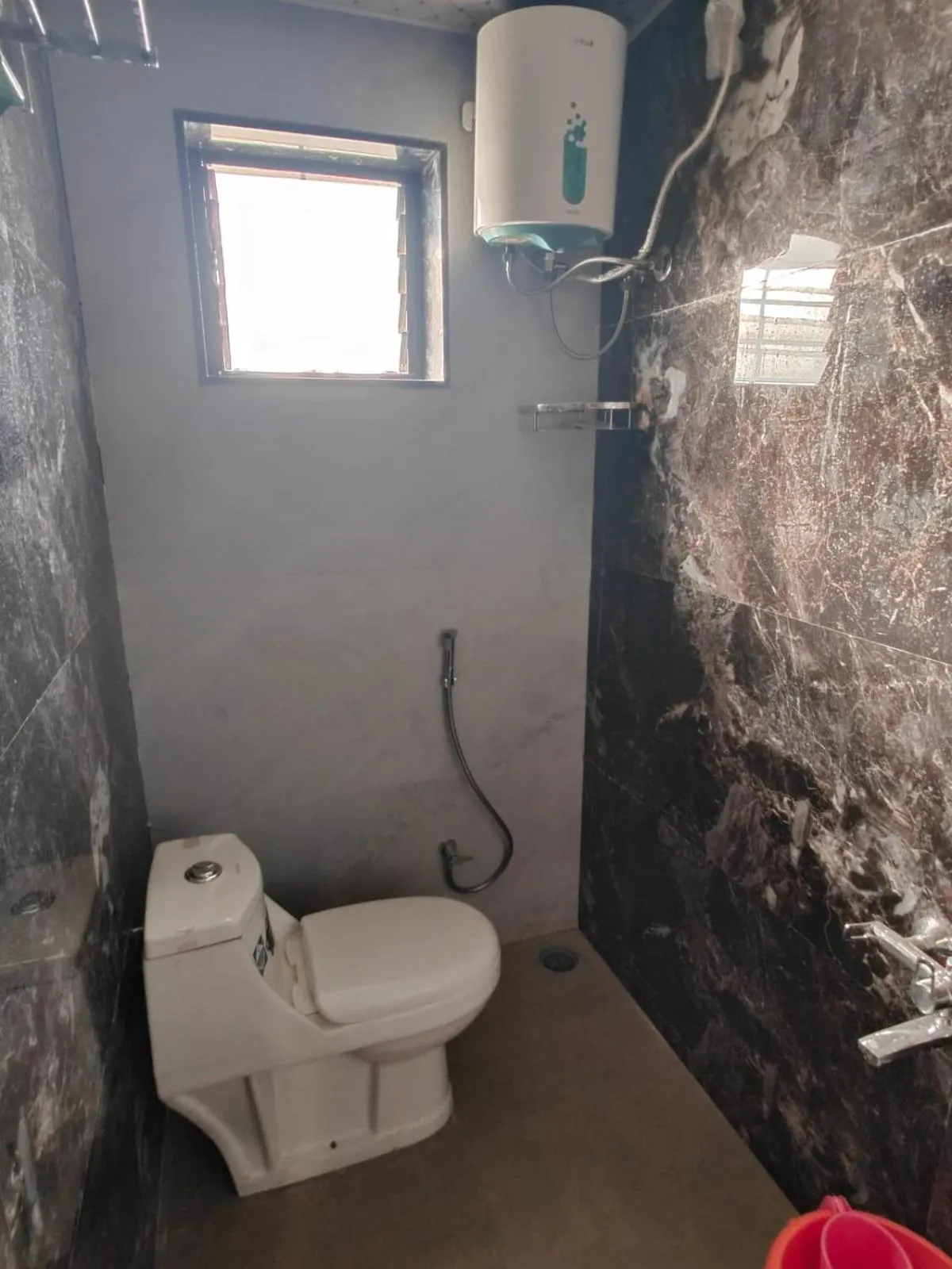 Toilet in Hotel Veeratn