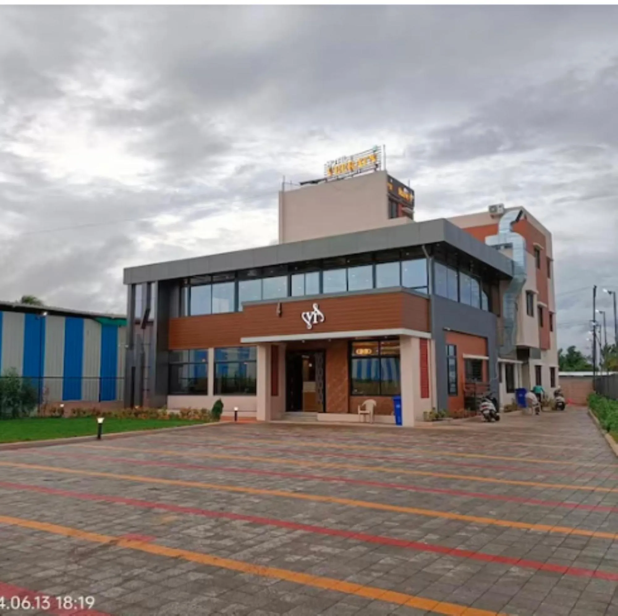 Property building in Hotel Veeratn