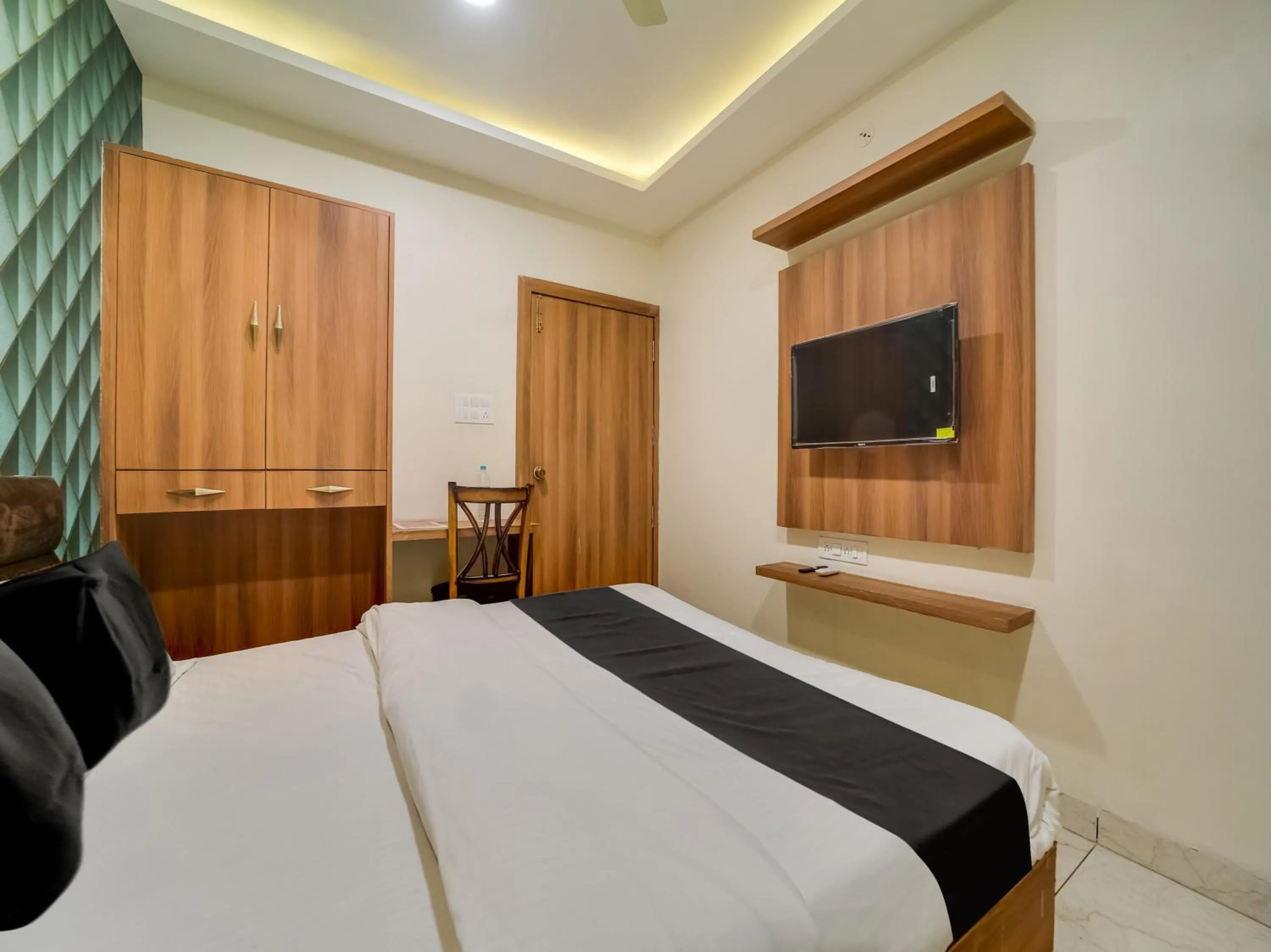 Bathroom, Bed in Hotel O Zamzam Residency