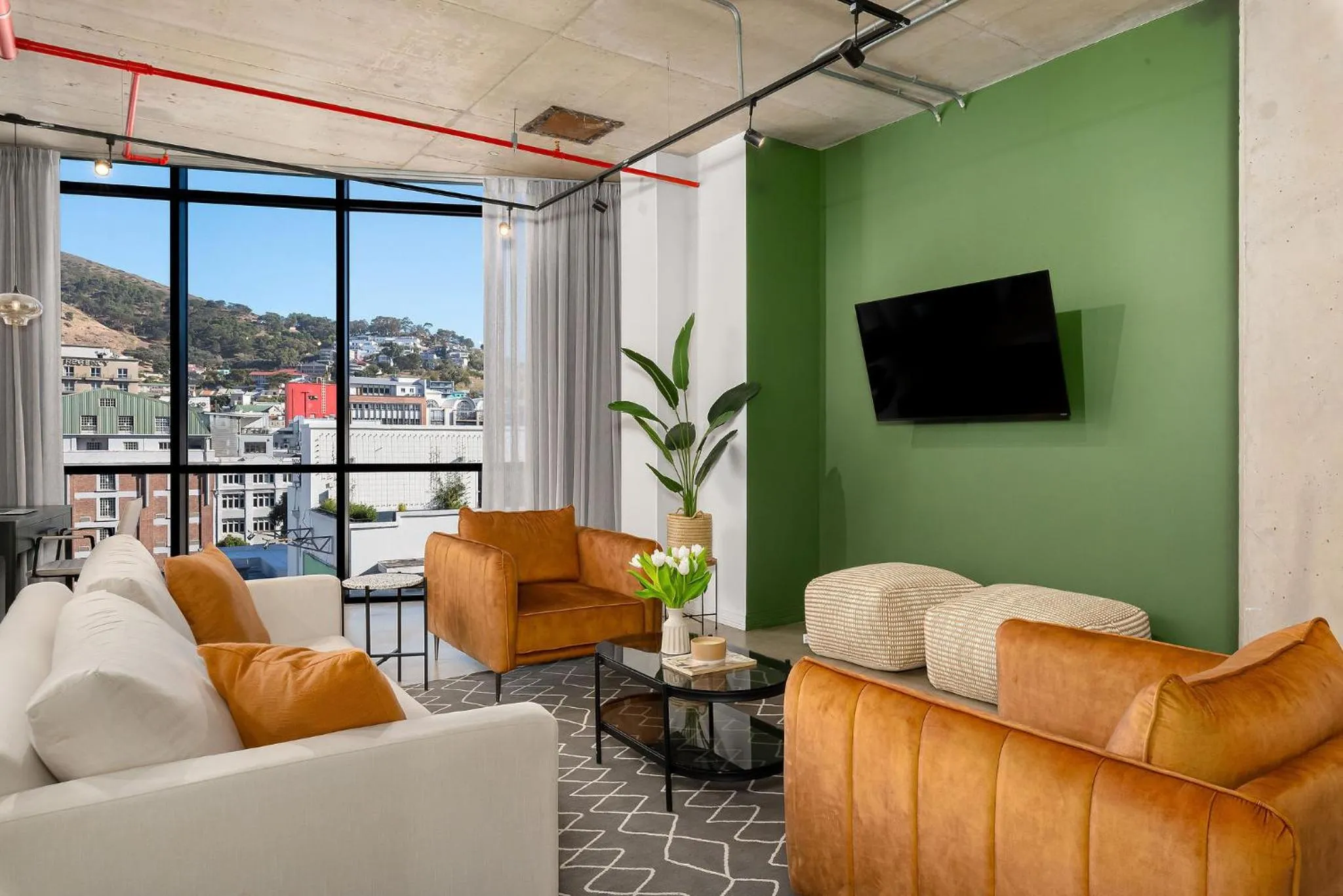 TV and multimedia in Neighbourgood Loop Street