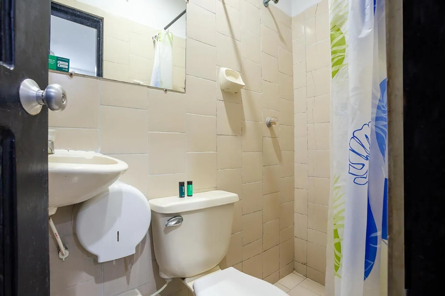 Bathroom in Ayenda Hotel Alejandría
