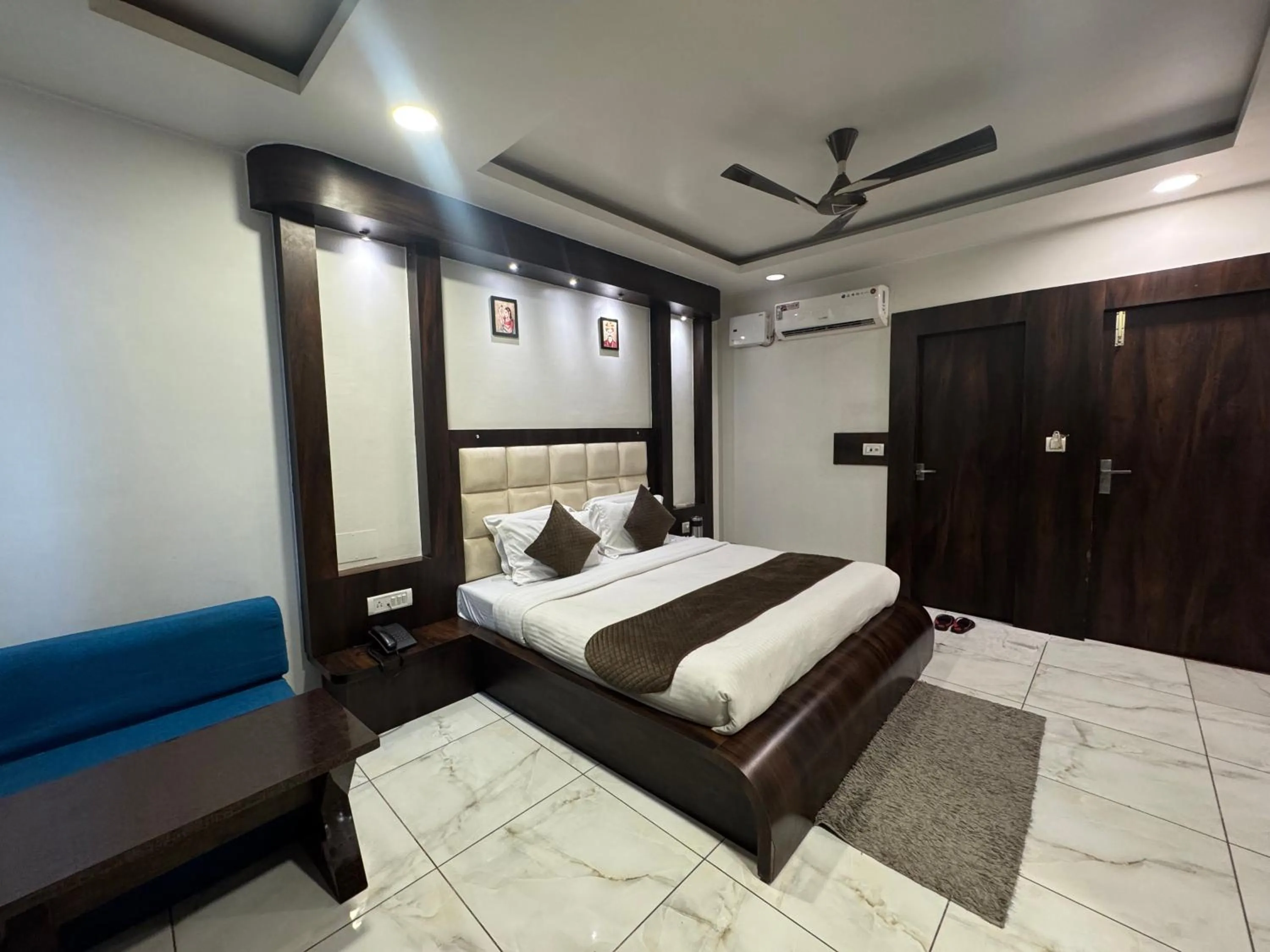 Bedroom, Bed in Hotel Galaxy,Katra