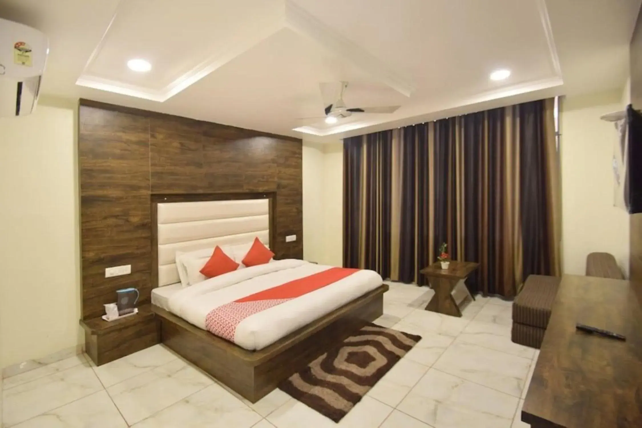 Superior King Room - single occupancy in Hotel Galaxy,Katra Superior King Room - single occupancy in Hotel Galaxy,Katra