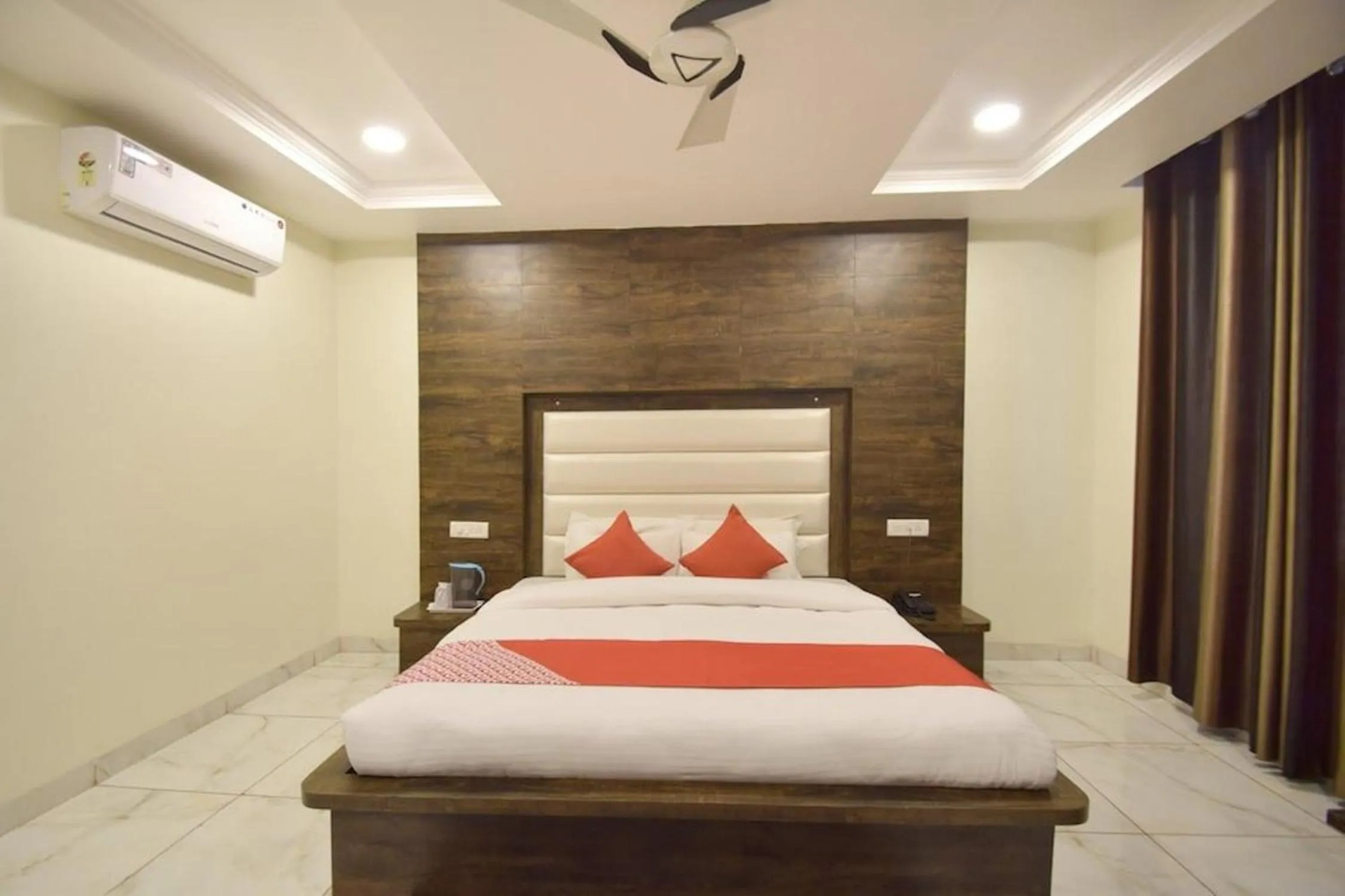 Bed in OYO 4608 Hotel Galaxy