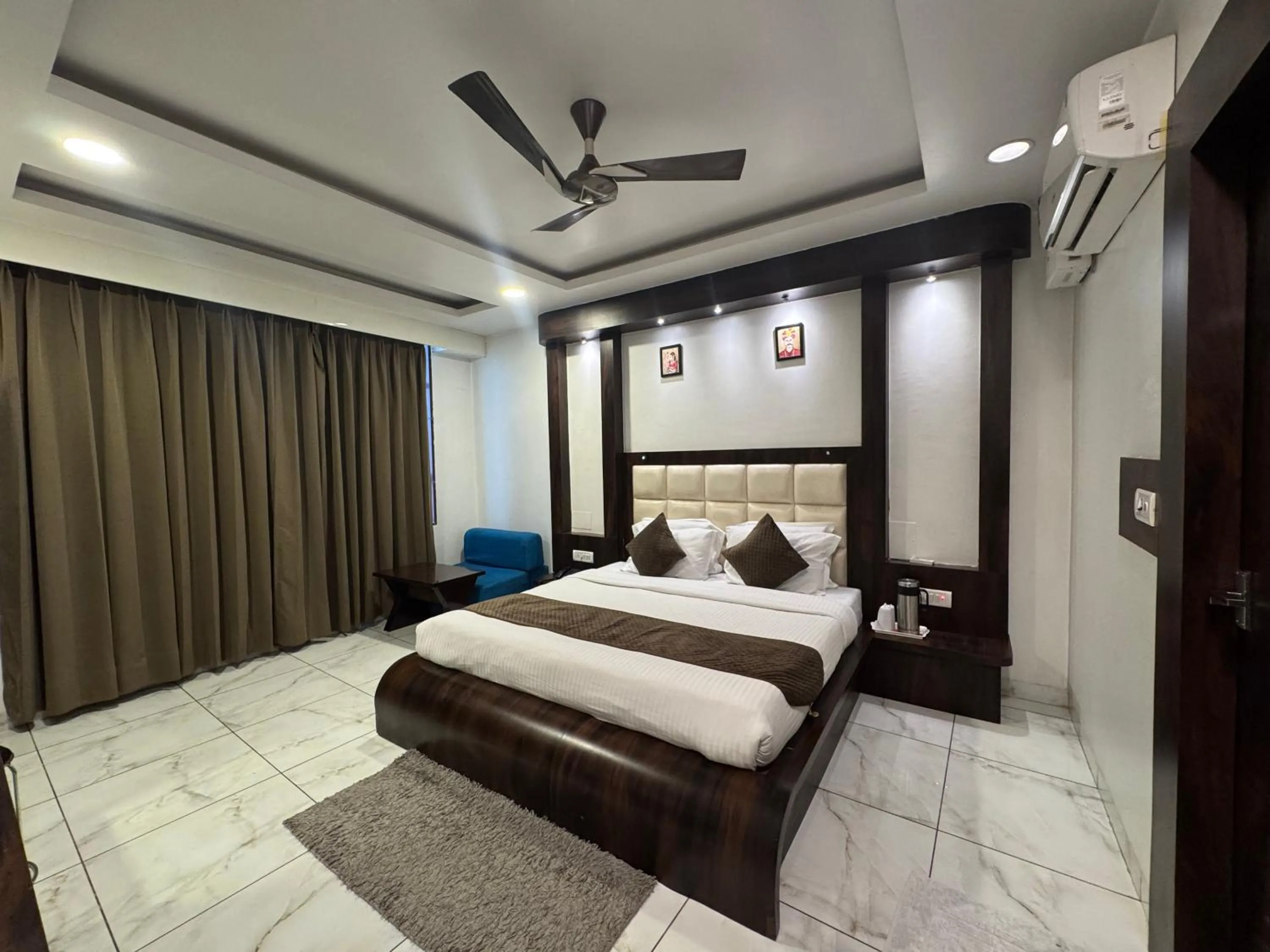 Bedroom, Bed in Hotel Galaxy,Katra
