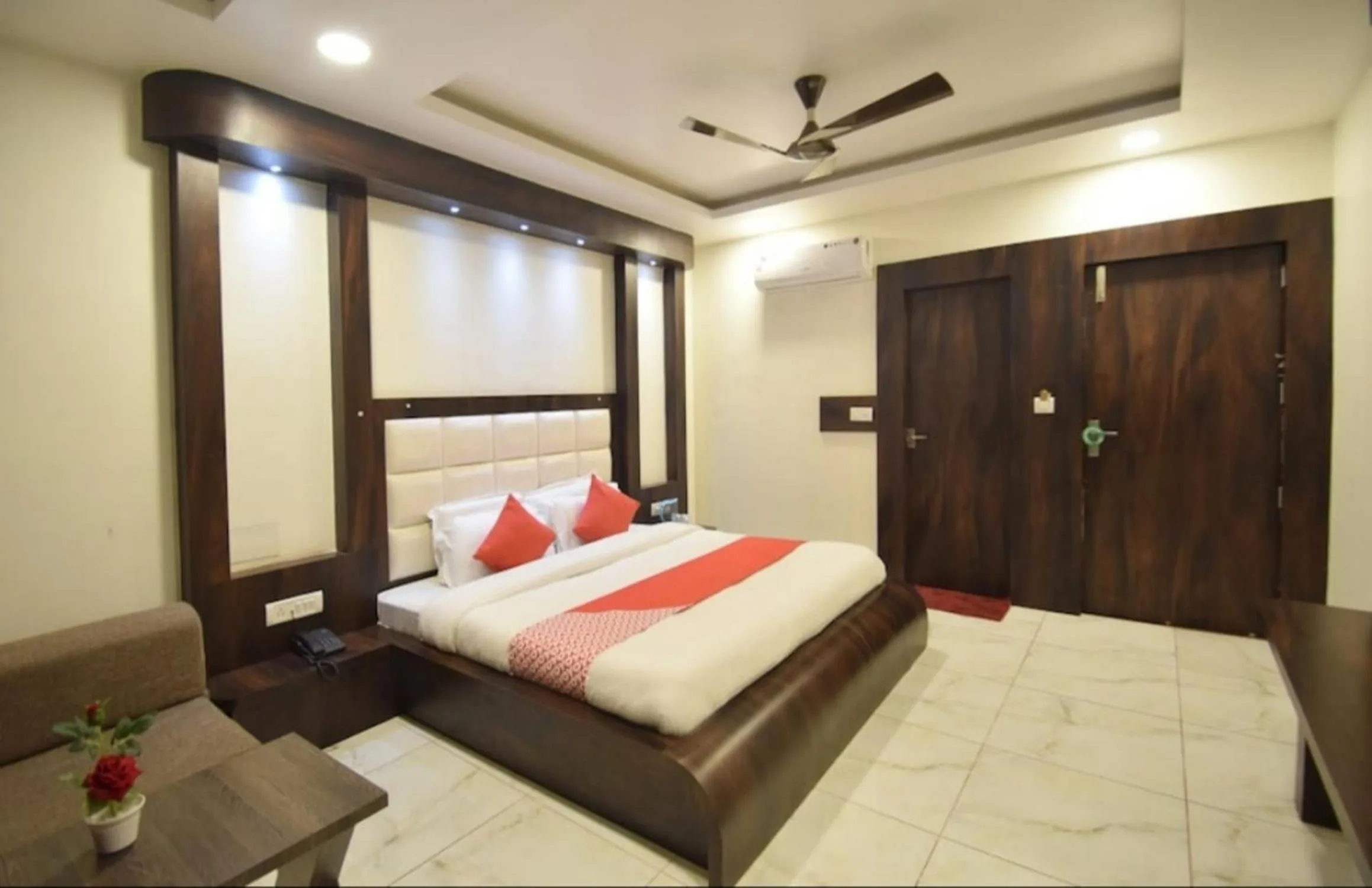 Bed in OYO 4608 Hotel Galaxy