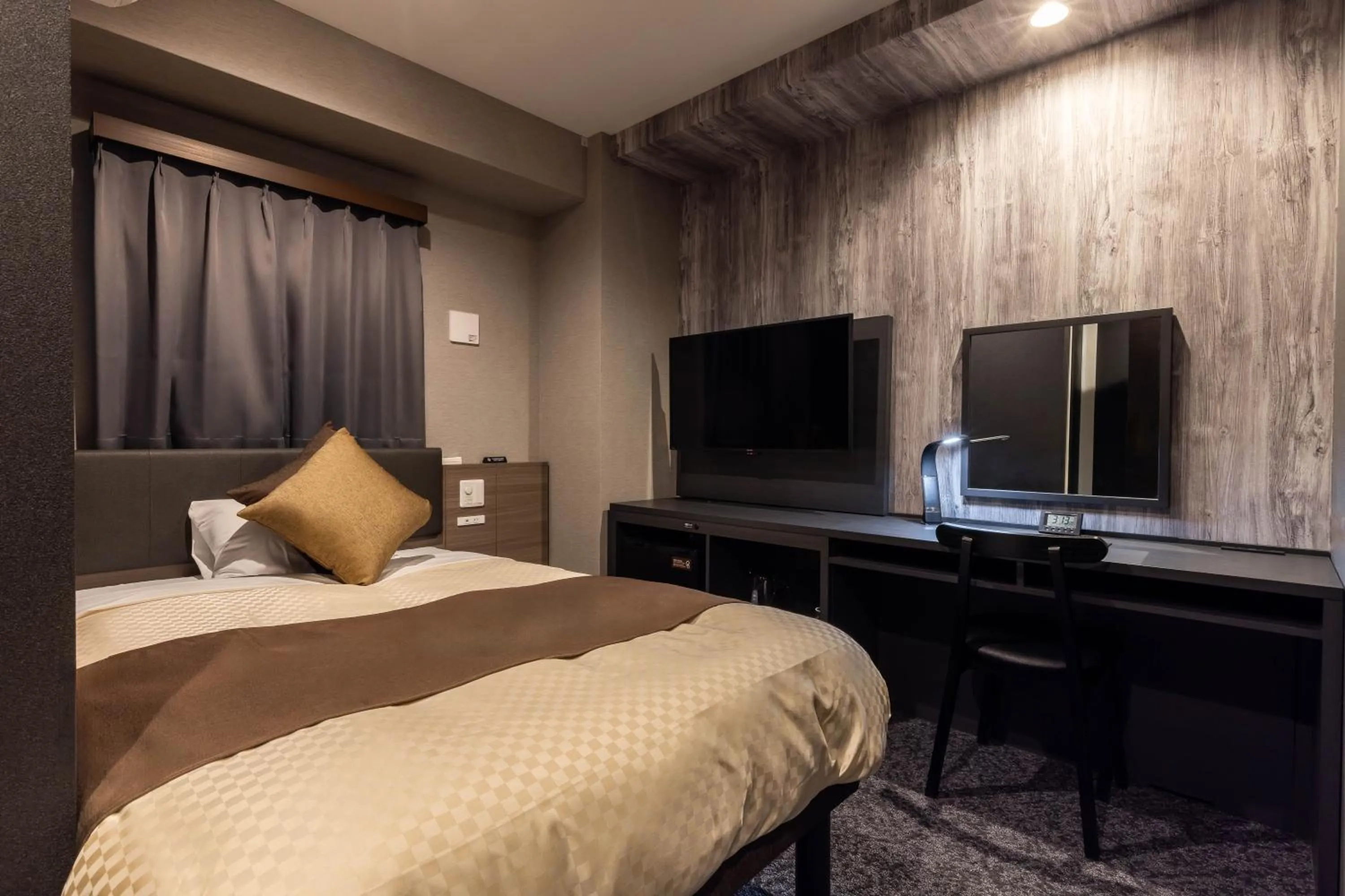 Photo of the whole room, Bed in THE CELECTON Higashiosaka Nagataekimae