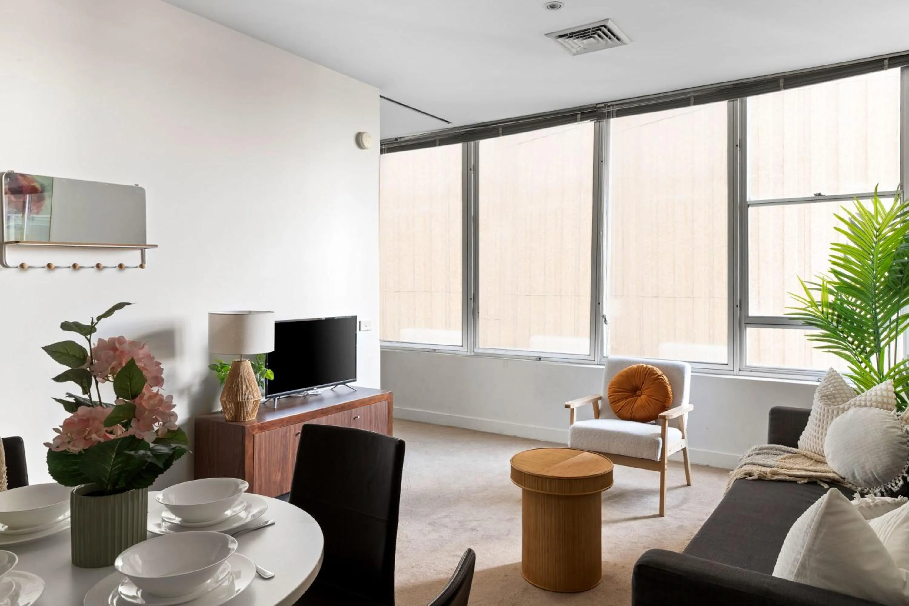 A Stylish & Central 2BR Apt Near Flinders Station