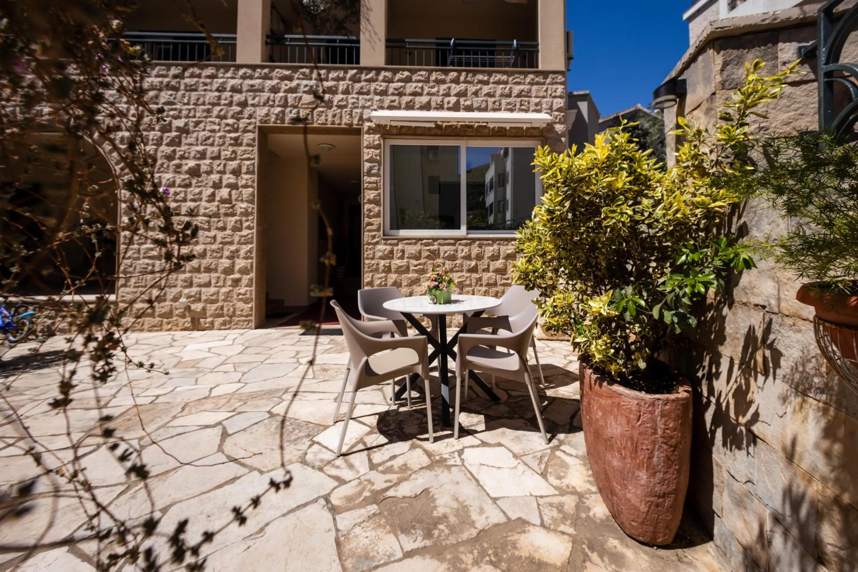 Garden in Guest House Medin