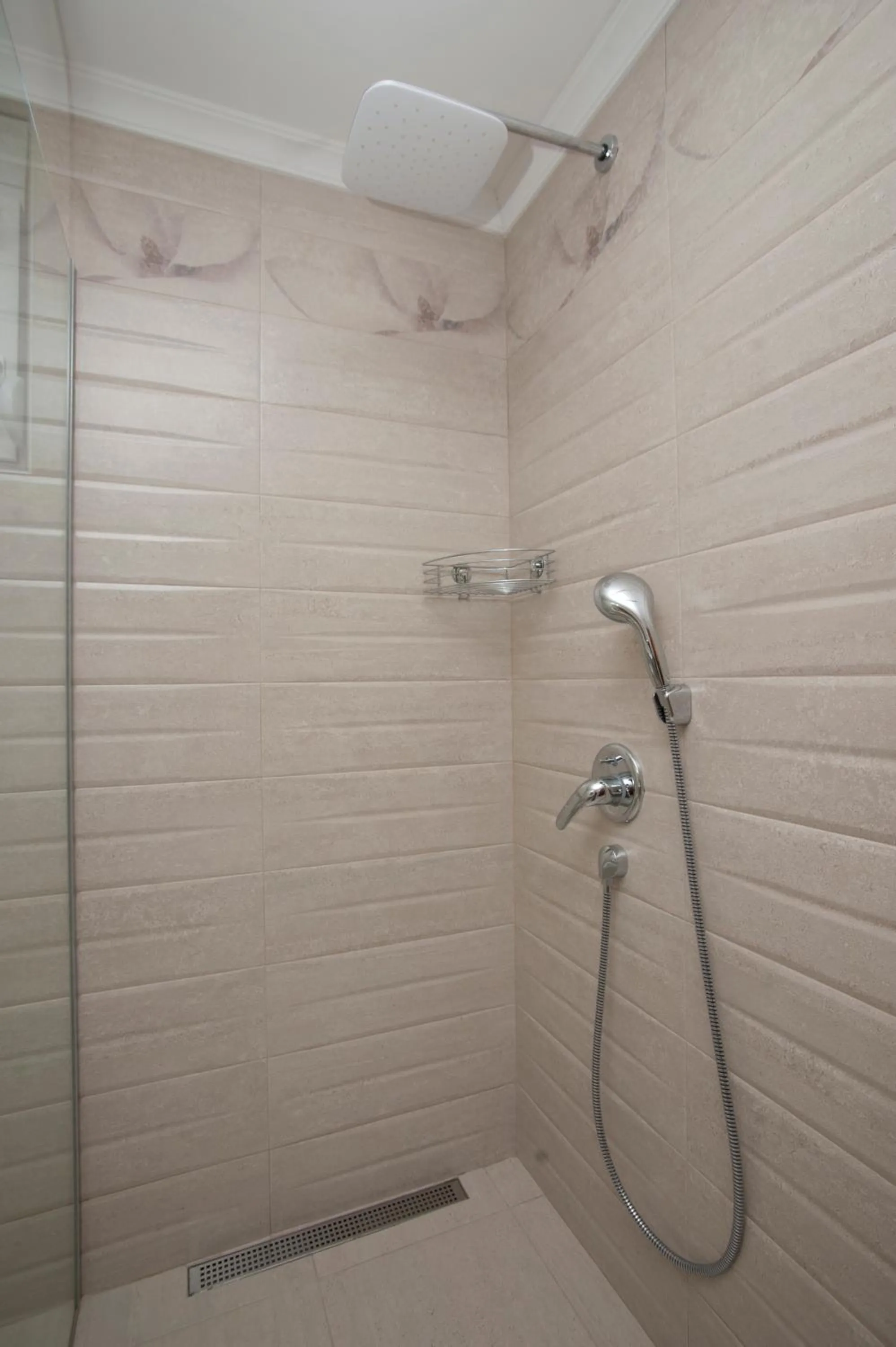 Shower in Guest House Medin