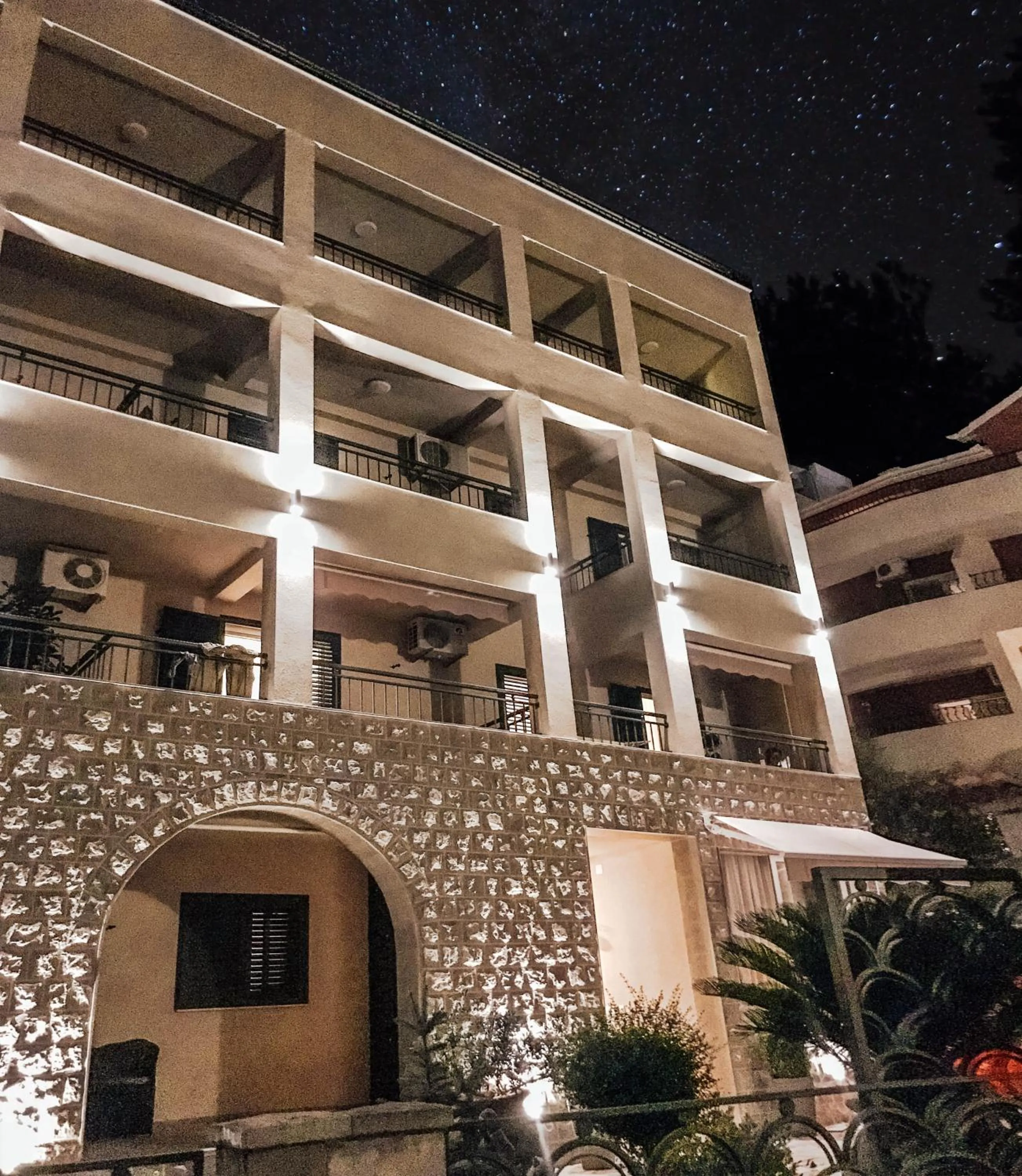 Facade/entrance in Guest House Medin