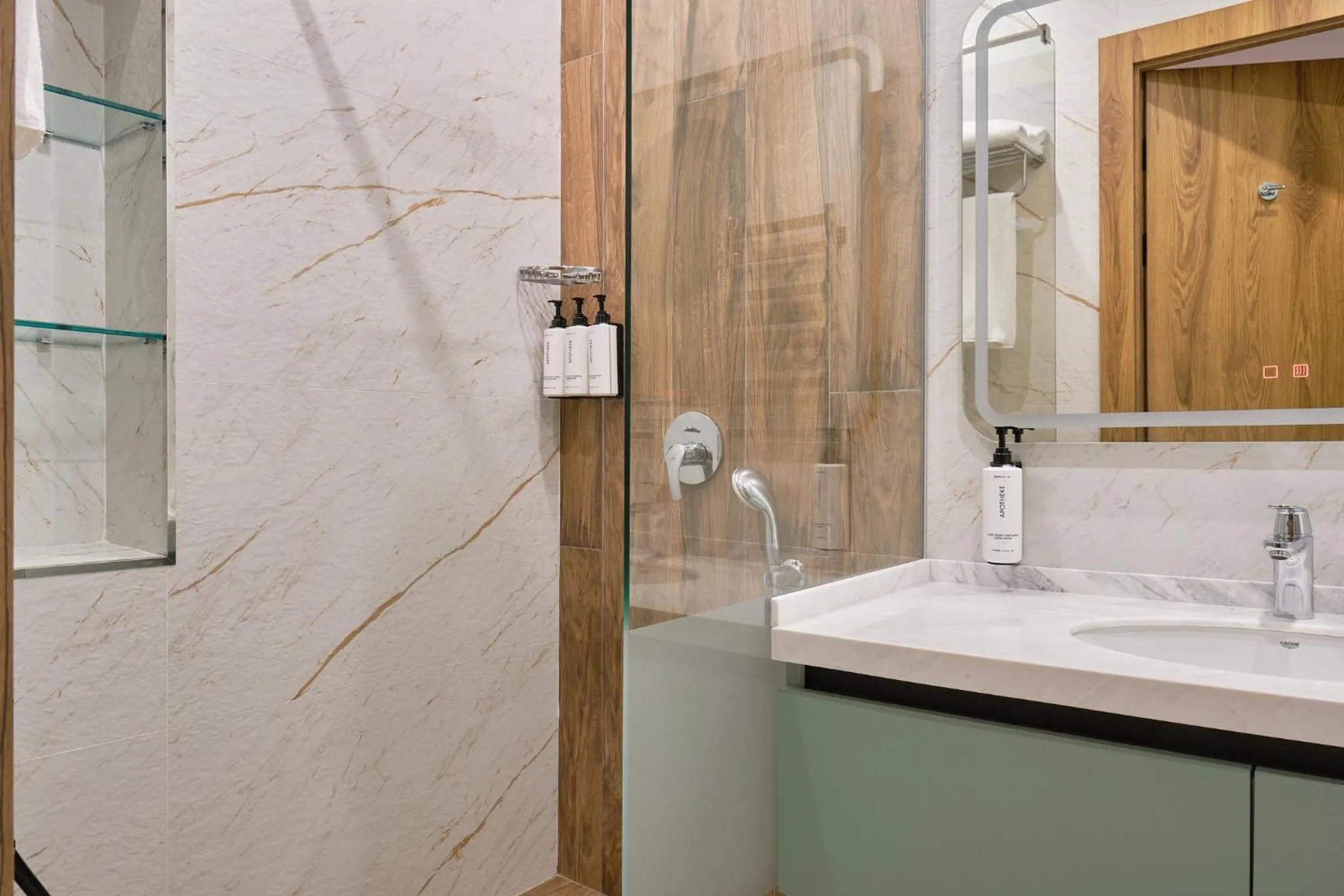 Shower in STYLO Residences & Suites