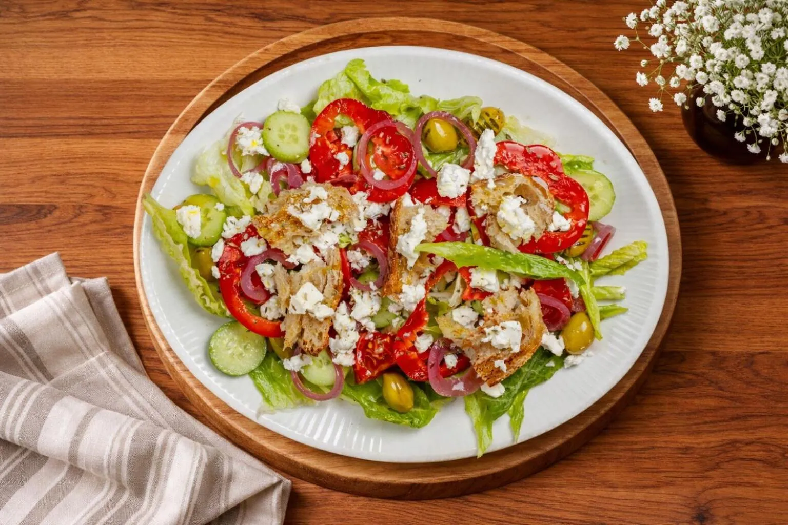 Restaurant/places to eat in STYLO Residences & Suites