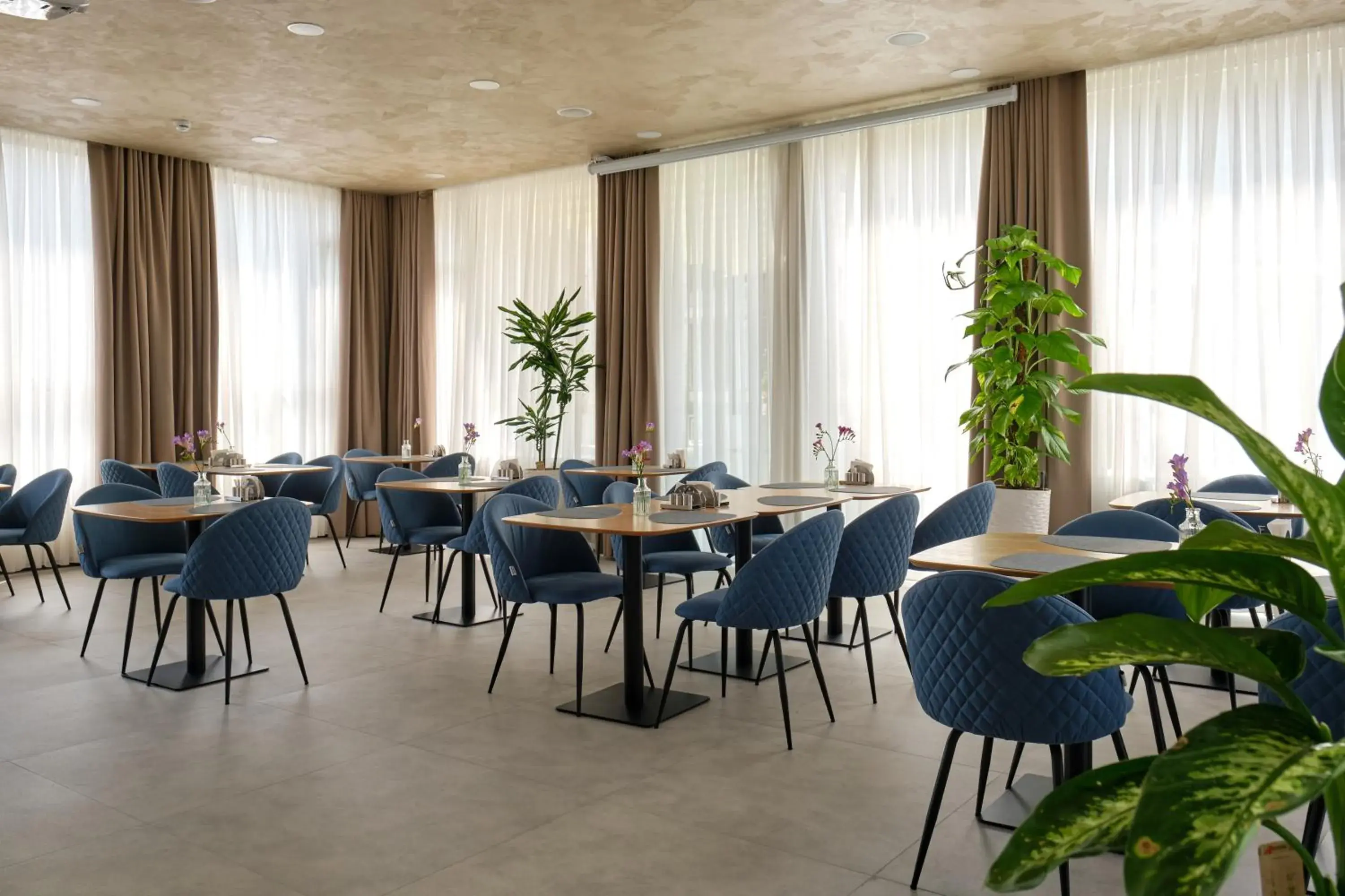 Restaurant/places to eat in STYLO Residences & Suites Restaurant/places to eat in STYLO Residences & Suites