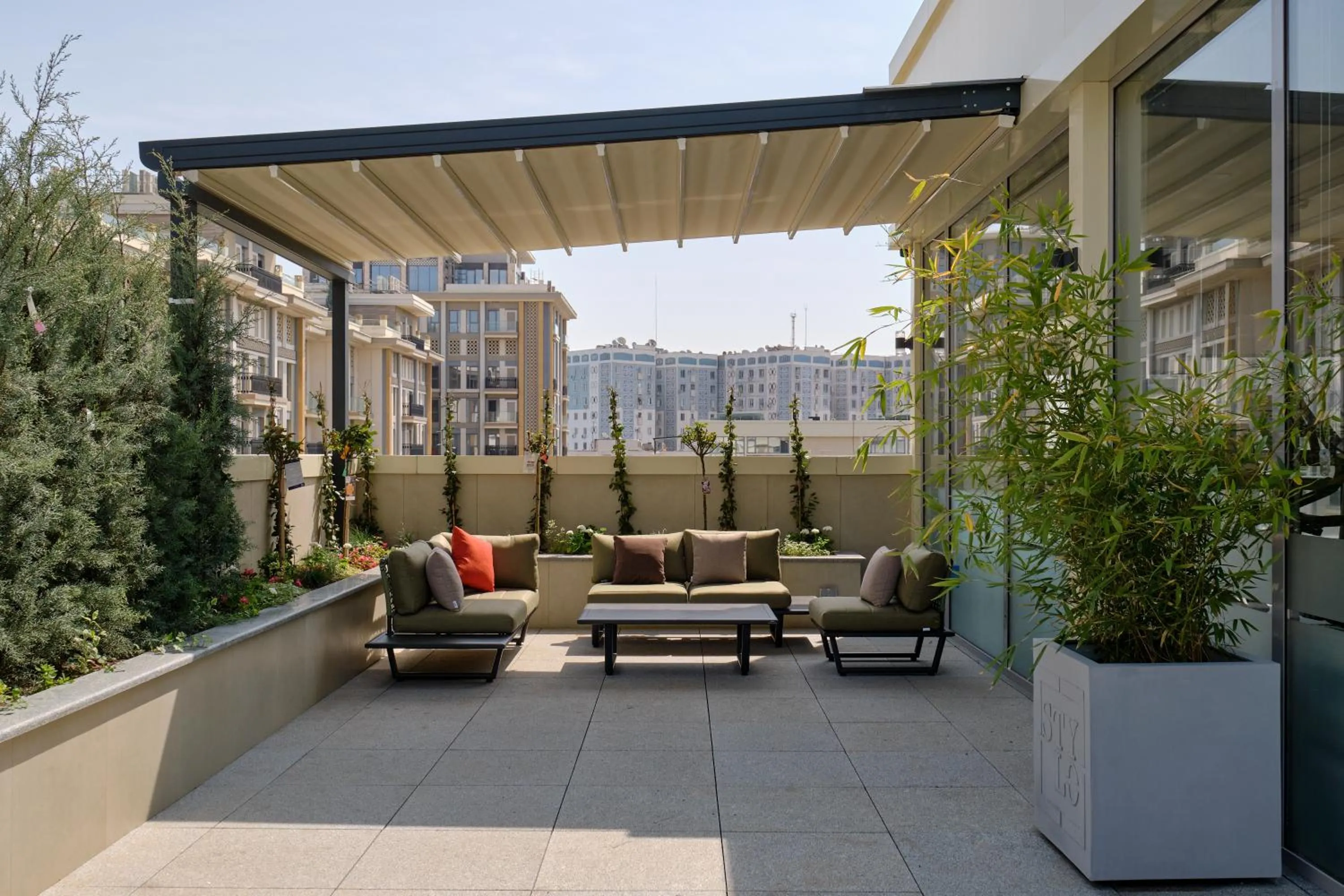 Restaurant/places to eat in STYLO Residences & Suites