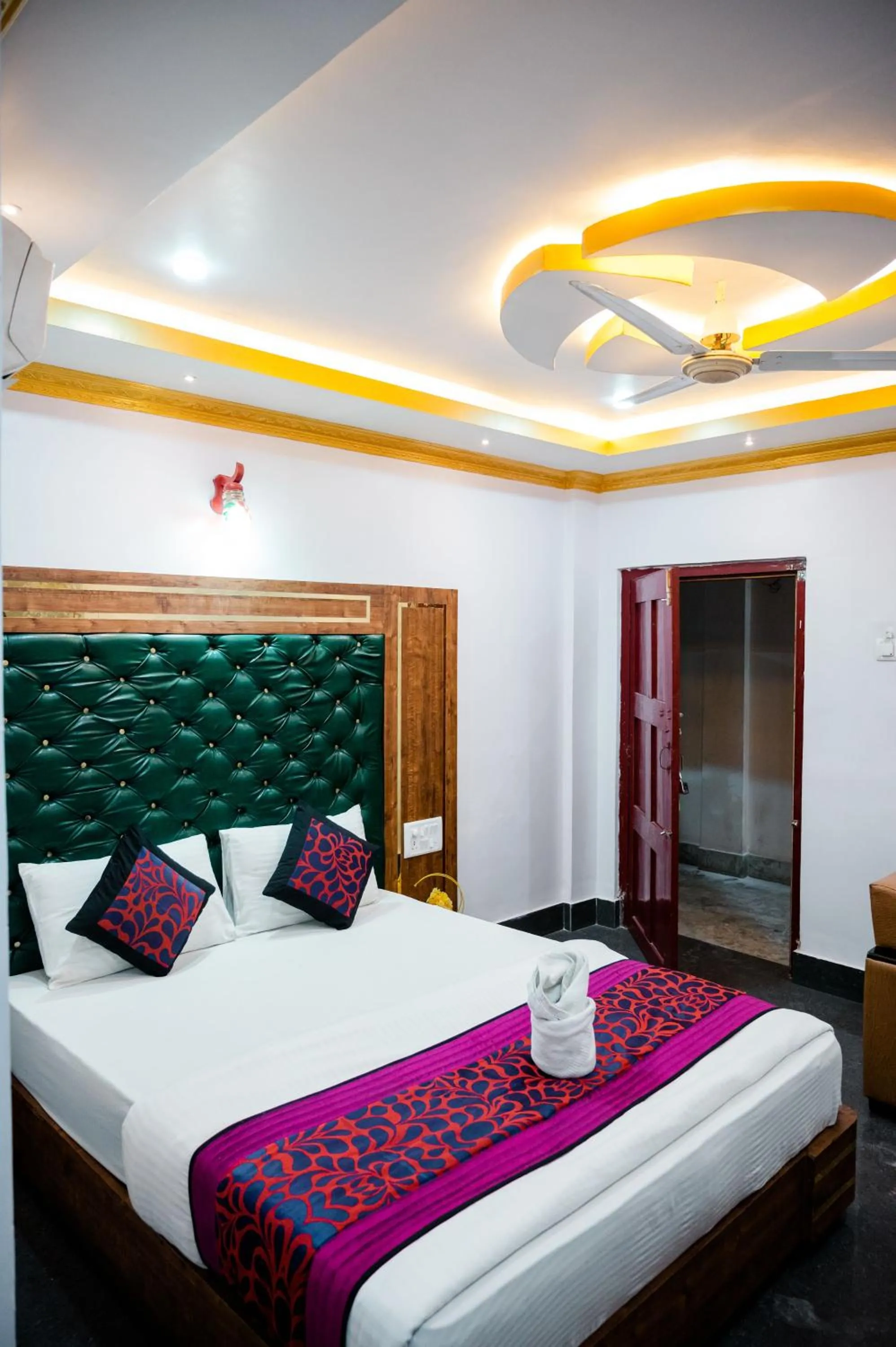 Bedroom, Bed in HOTEL COUNTRY INN