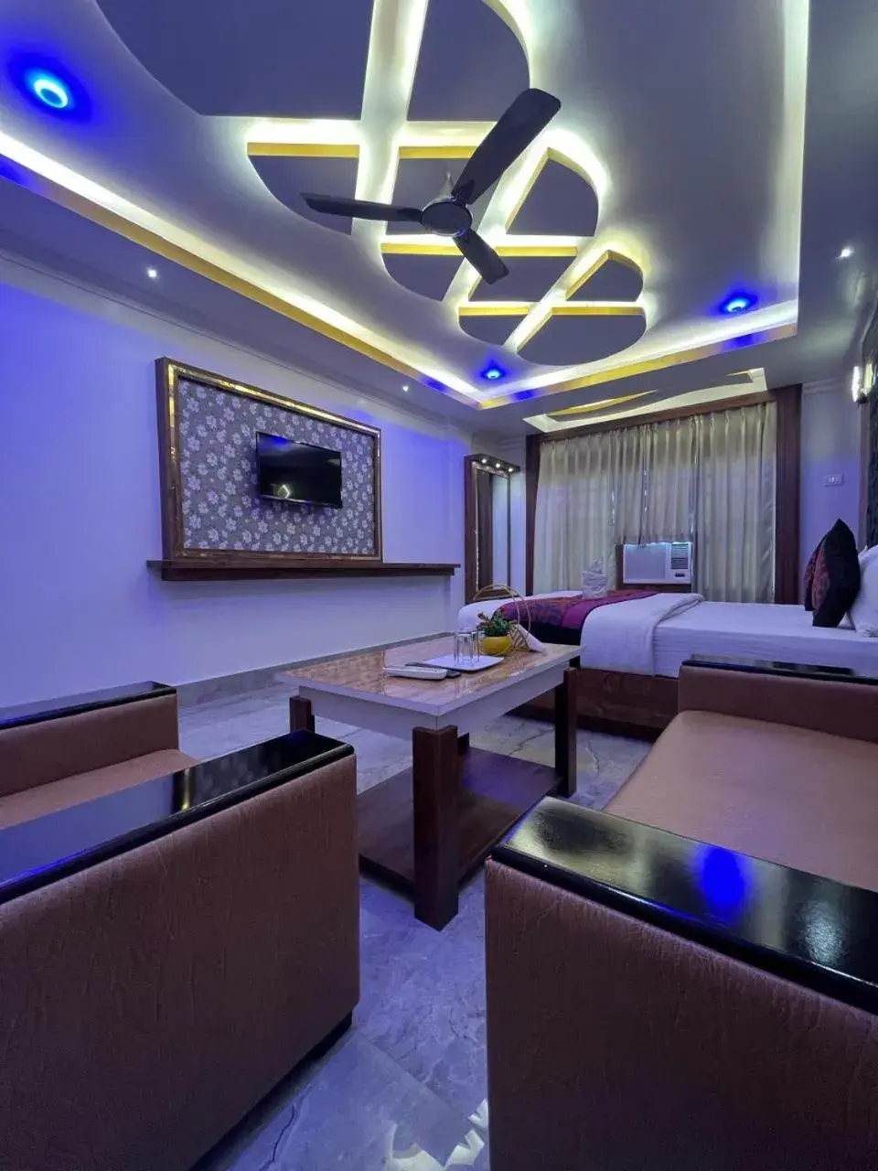 Deluxe Suite in HOTEL COUNTRY INN Deluxe Suite in HOTEL COUNTRY INN