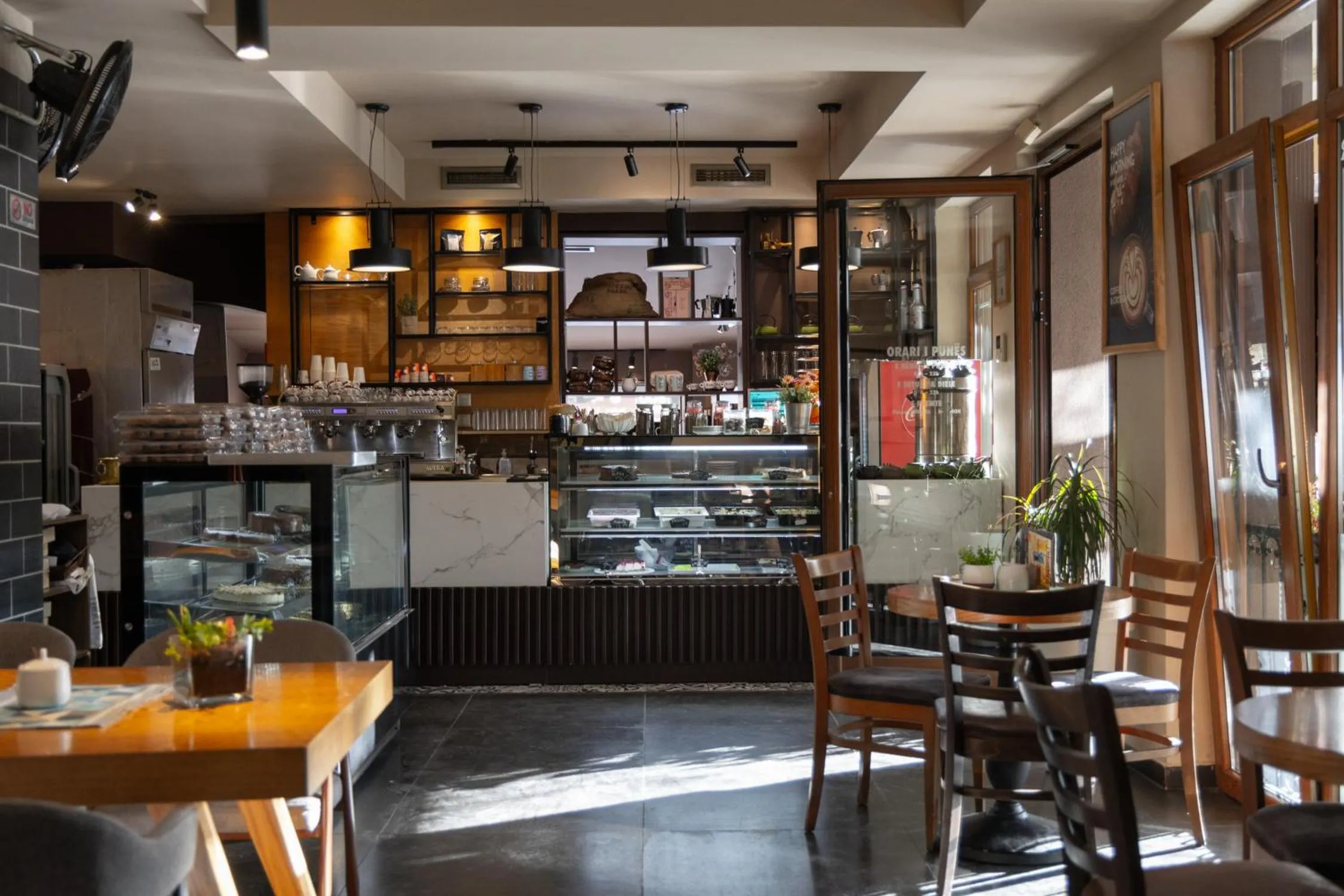 Restaurant/places to eat in Hotel Ma Belle