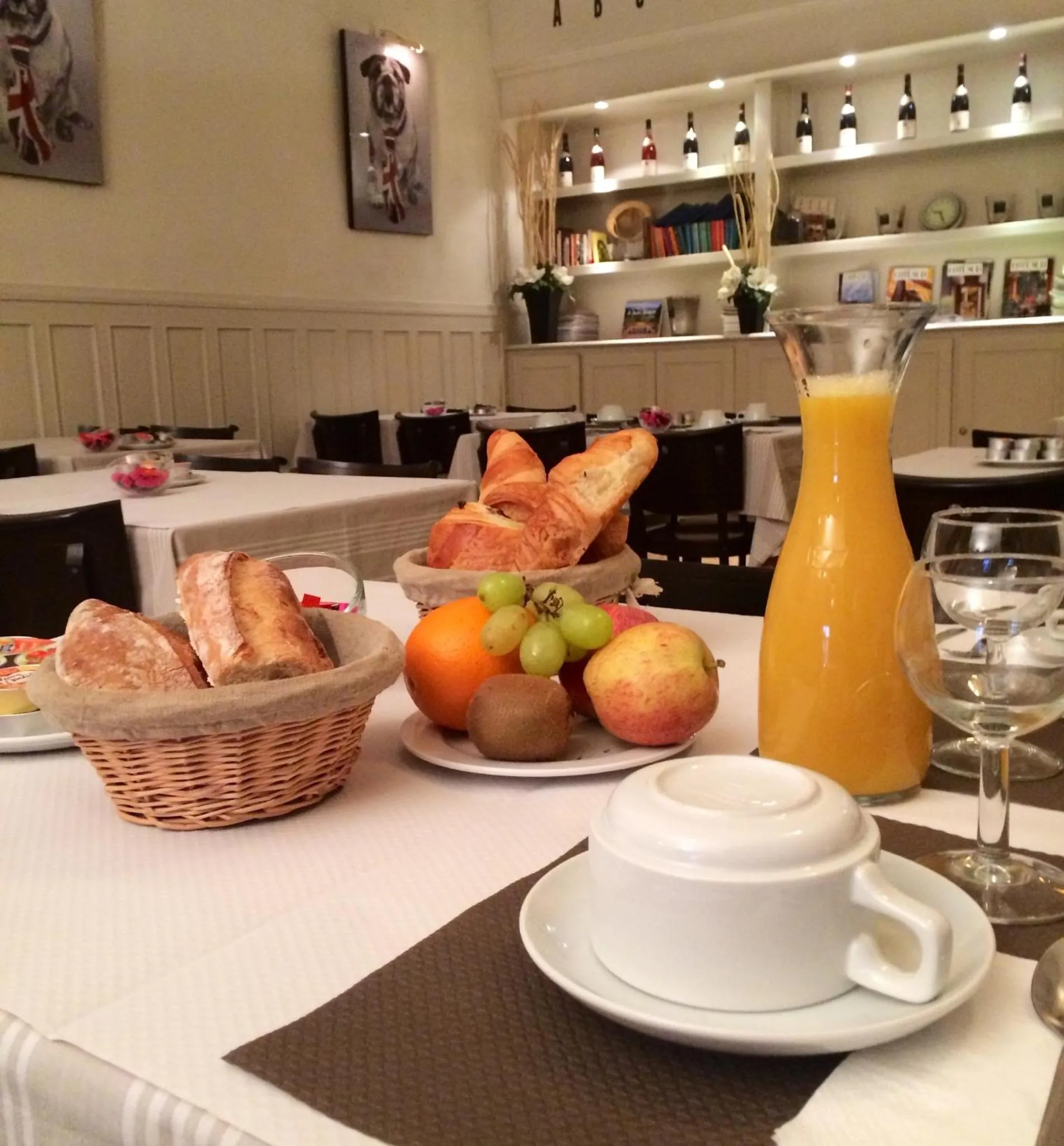 Breakfast in Hotel Les Negociants