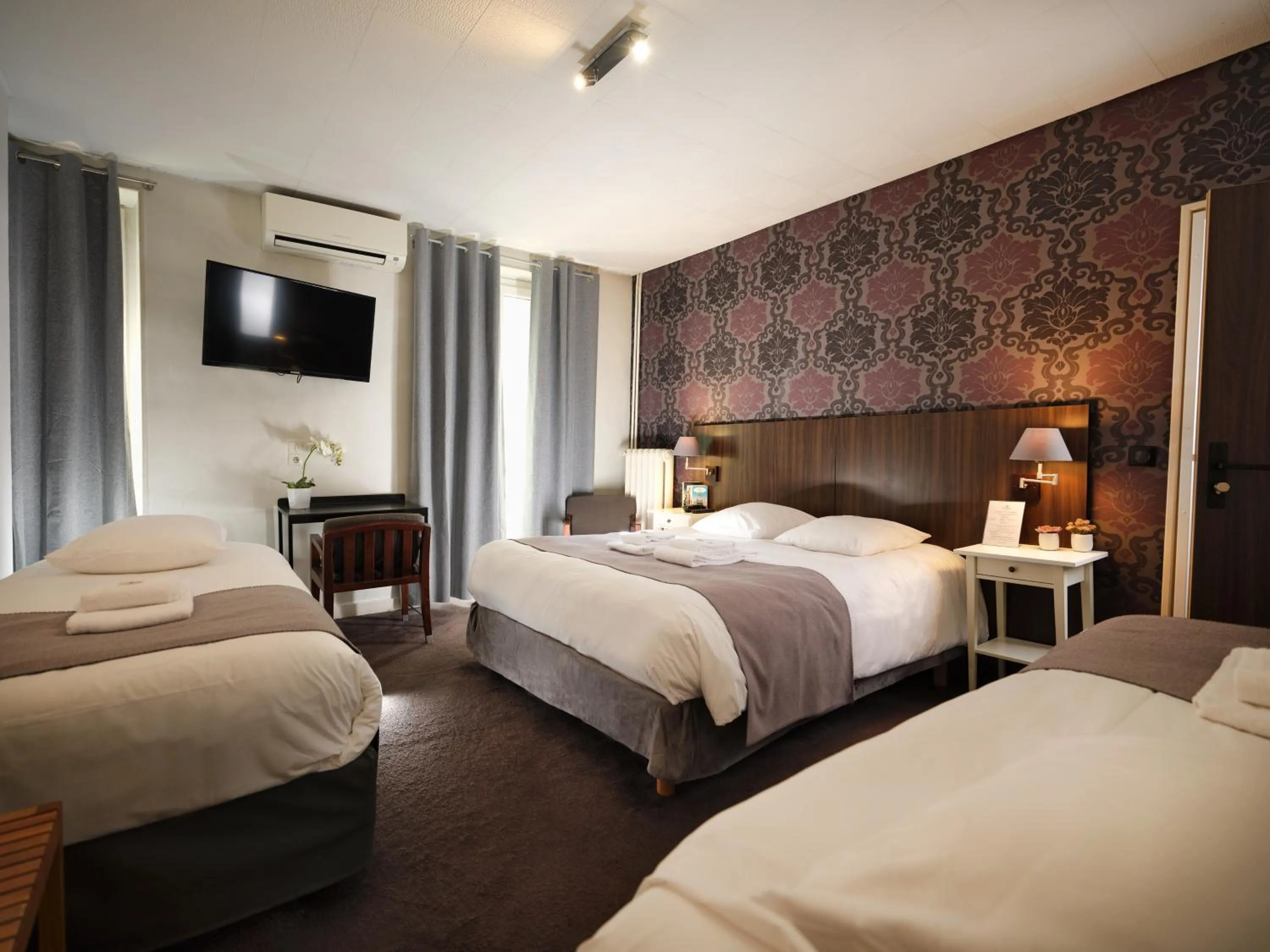 Bed in Hotel Les Negociants