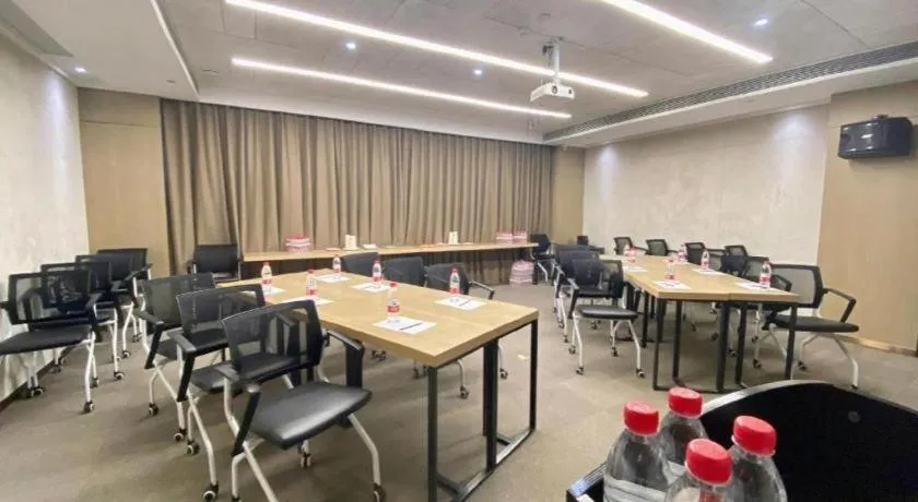 Atour Hotel Huzhou Changxing Changhai Road