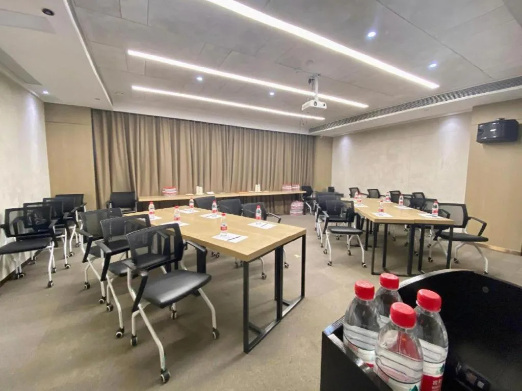 Atour Hotel Huzhou Changxing Changhai Road