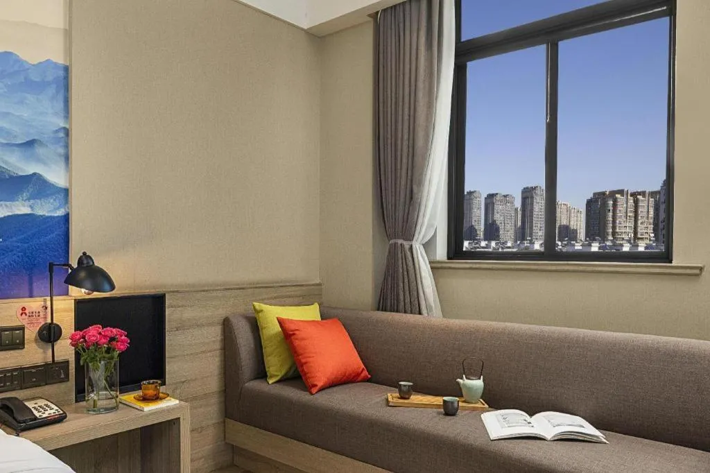 Atour Hotel Huzhou Changxing Changhai Road