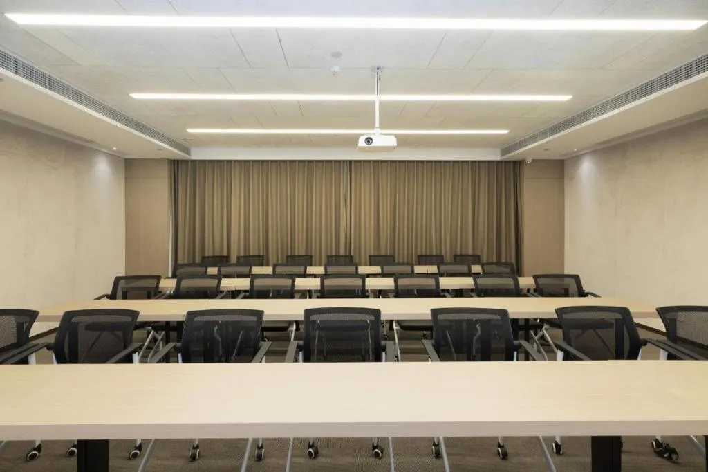 Atour Hotel Huzhou Changxing Changhai Road