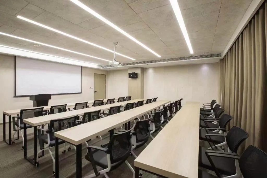 Atour Hotel Huzhou Changxing Changhai Road