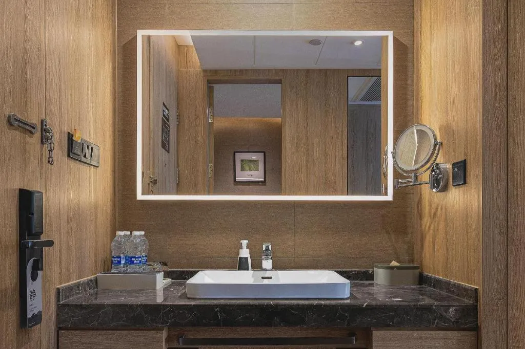 Atour Hotel Huzhou Changxing Changhai Road