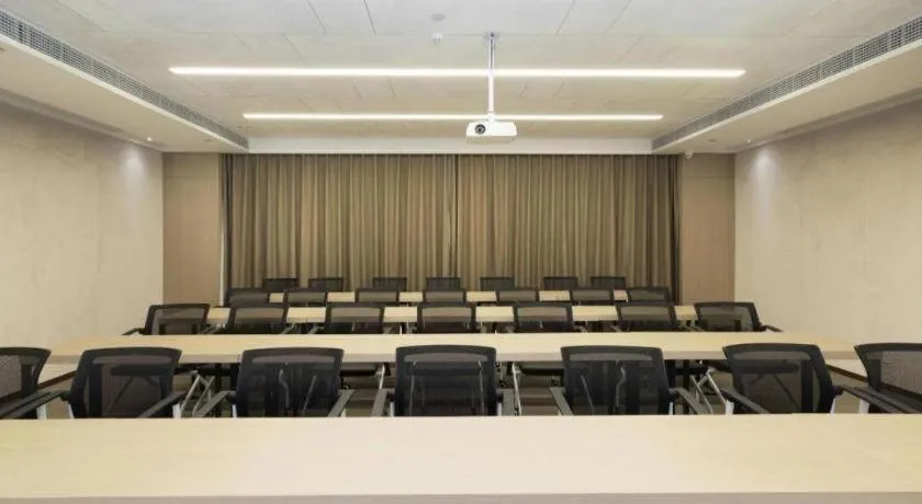 Atour Hotel Huzhou Changxing Changhai Road