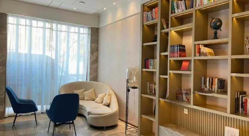 Atour Hotel Huzhou Changxing Changhai Road