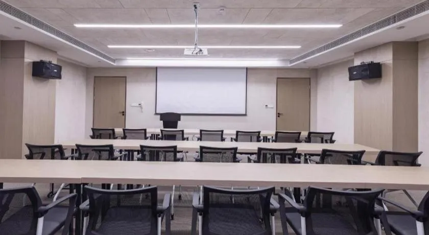 Atour Hotel Huzhou Changxing Changhai Road