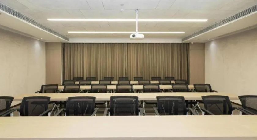 Atour Hotel Huzhou Changxing Changhai Road