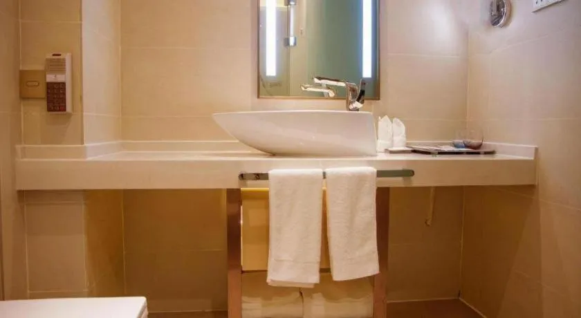 Lavande Hotels Wuhan Guanggu Yangjiawan Metro Station