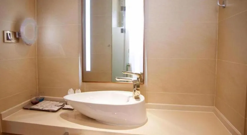 Lavande Hotels Wuhan Guanggu Yangjiawan Metro Station