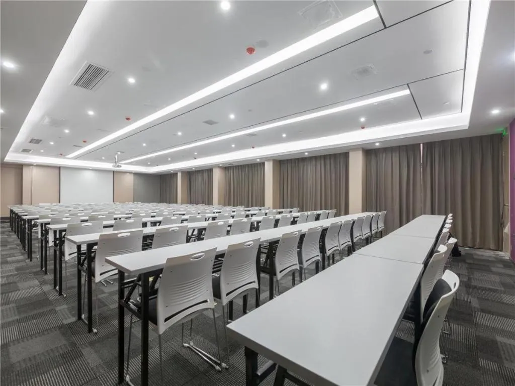 Lavande Hotels Wuhan Guanggu Yangjiawan Metro Station