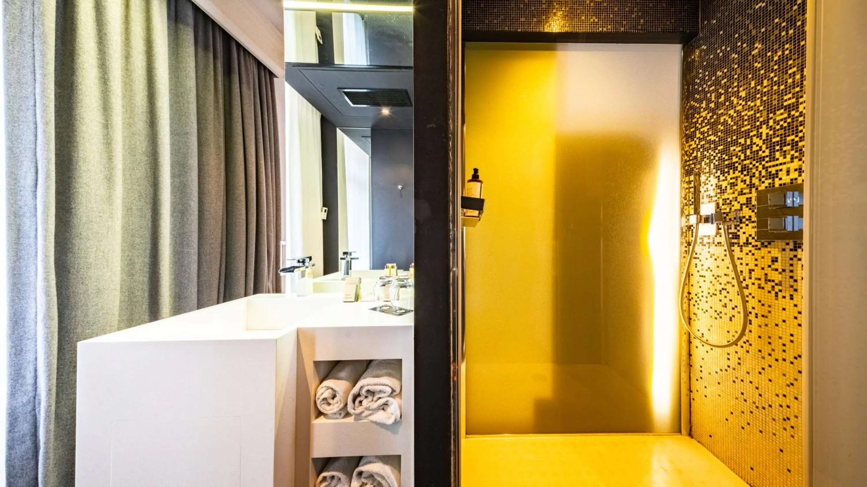 Shower in Vertigo Hotel, By Marriott, a Member of Design Hotels