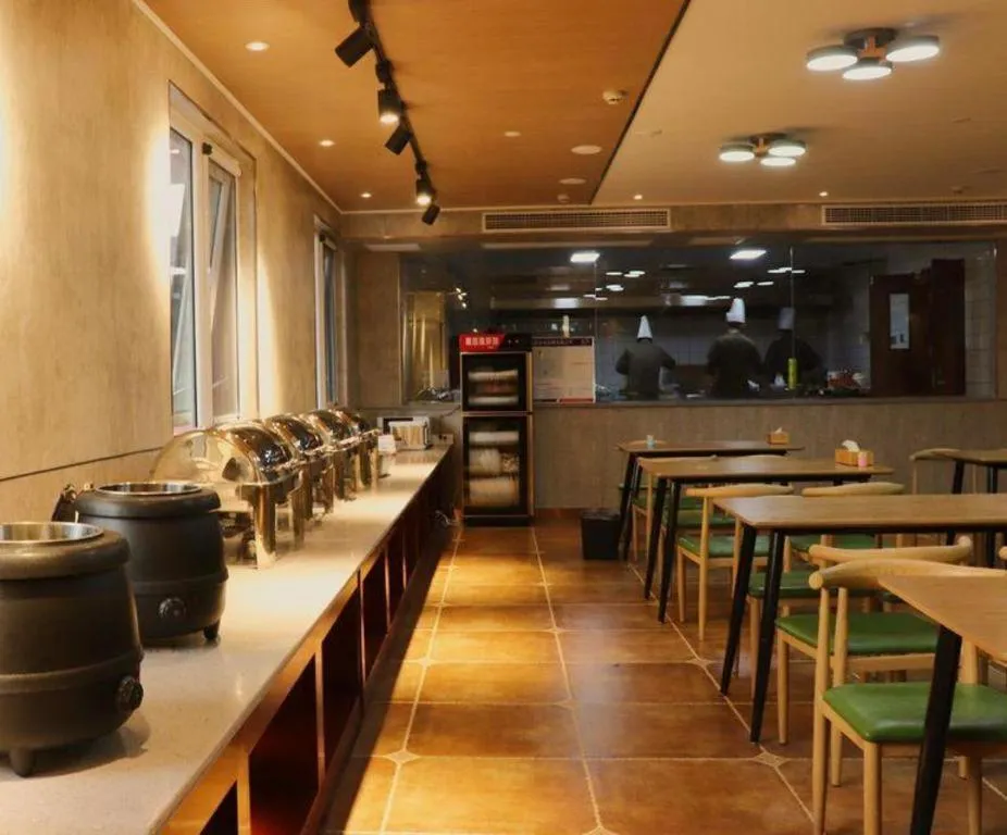 James Joyce Coffetel Anyang Railway Station Wenfeng Avenue Yinxu Scenic Spot