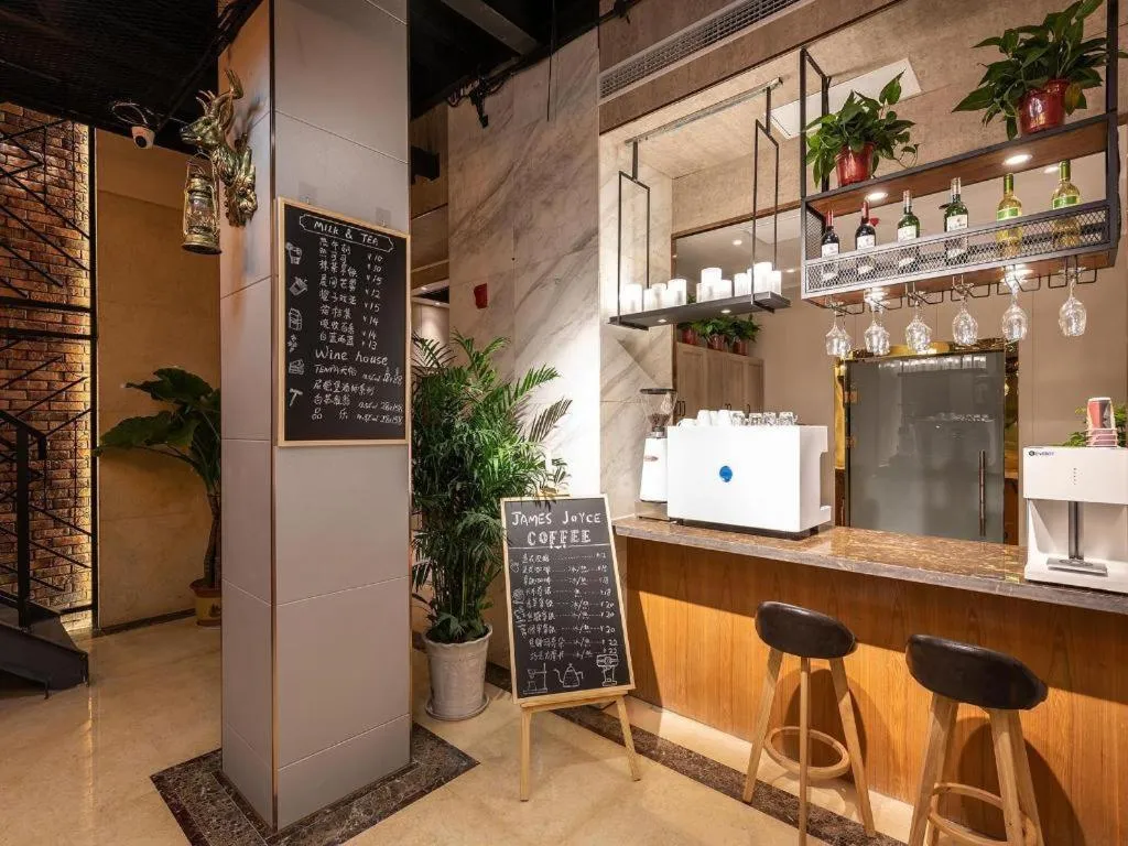 James Joyce Coffetel Anyang Railway Station Wenfeng Avenue Yinxu Scenic Spot