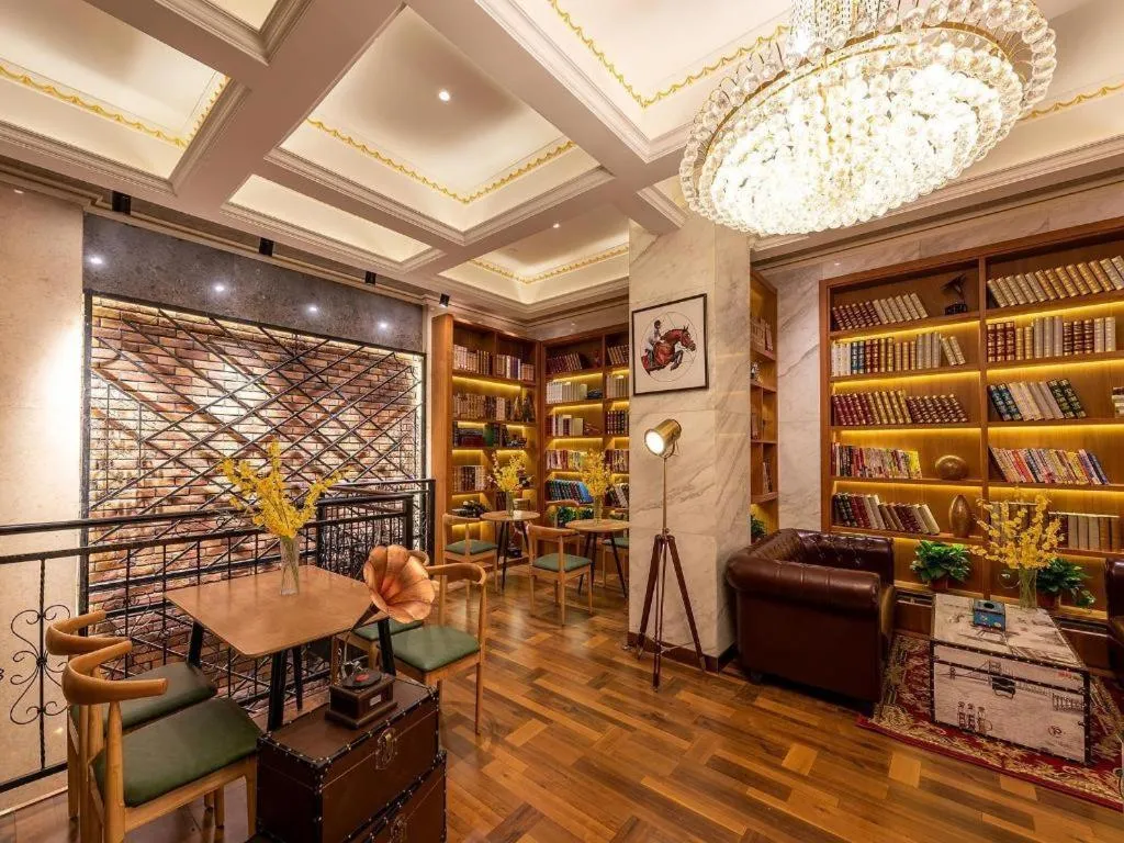 James Joyce Coffetel Anyang Railway Station Wenfeng Avenue Yinxu Scenic Spot