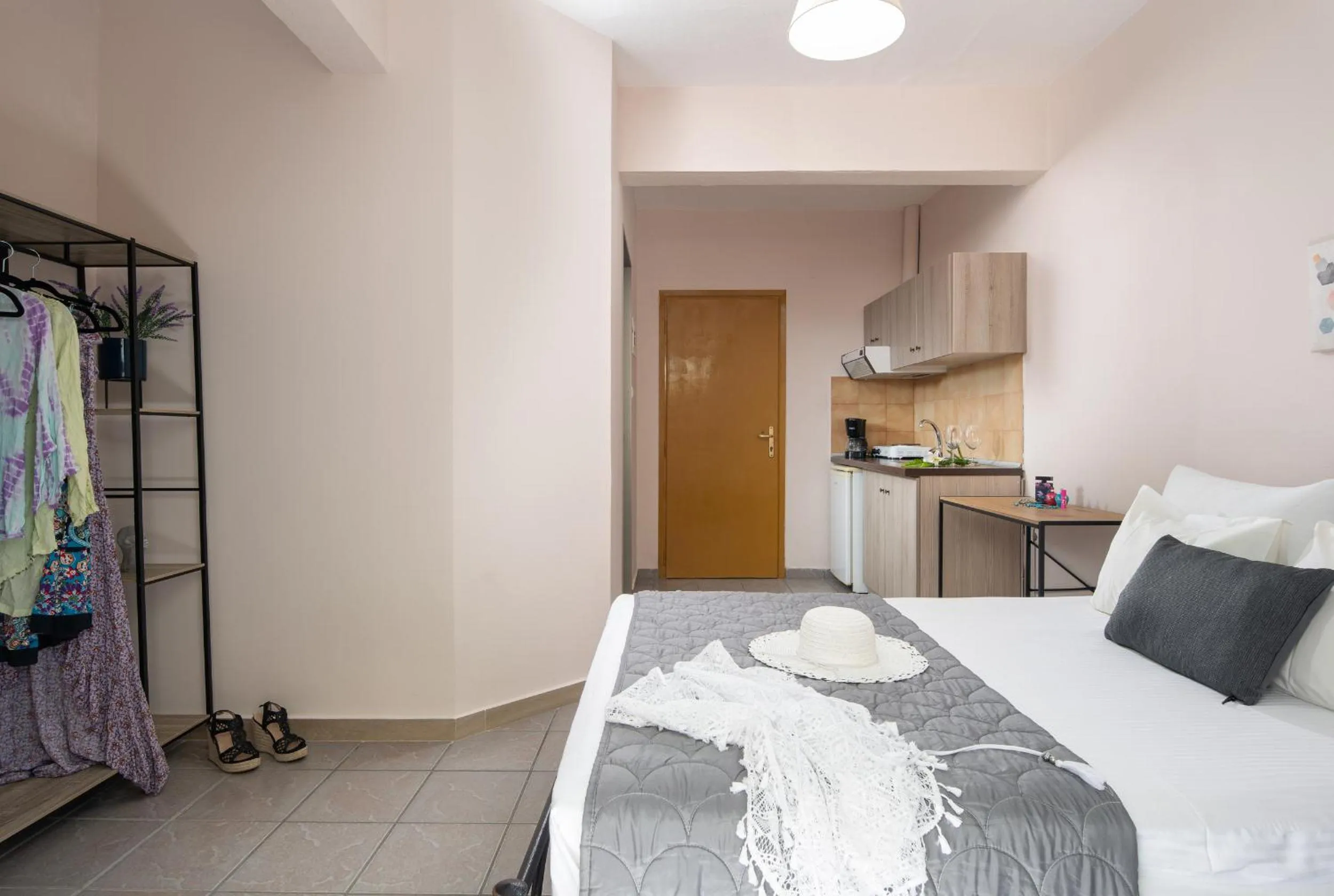 Kitchen or kitchenette, Bed in Epohikon Studios