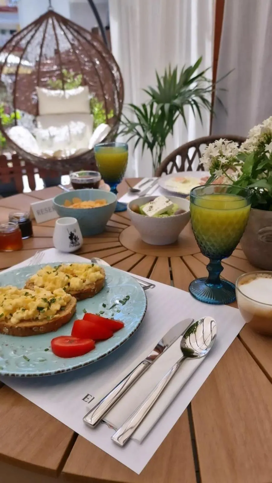 Breakfast in Epohikon Studios