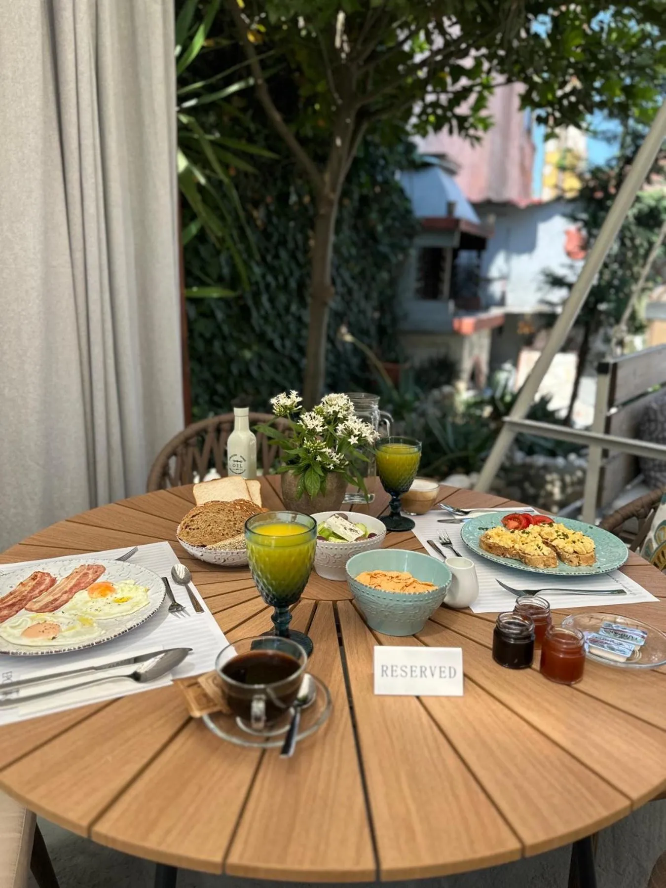 Breakfast in Epohikon Studios