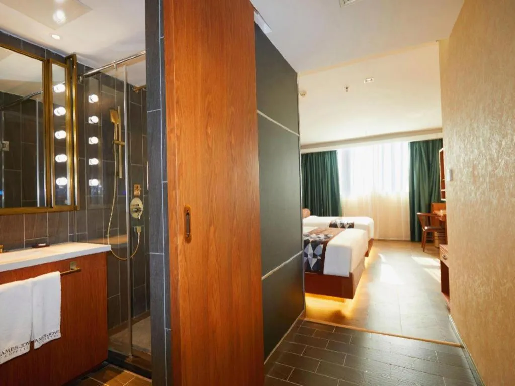 James Joyce Coffetel Tianjin Railway Station