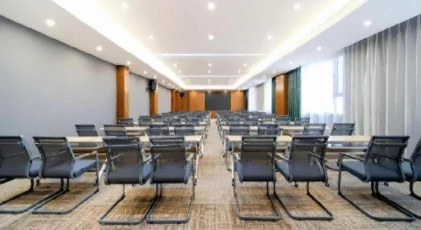 James Joyce Coffetel Tianjin Railway Station